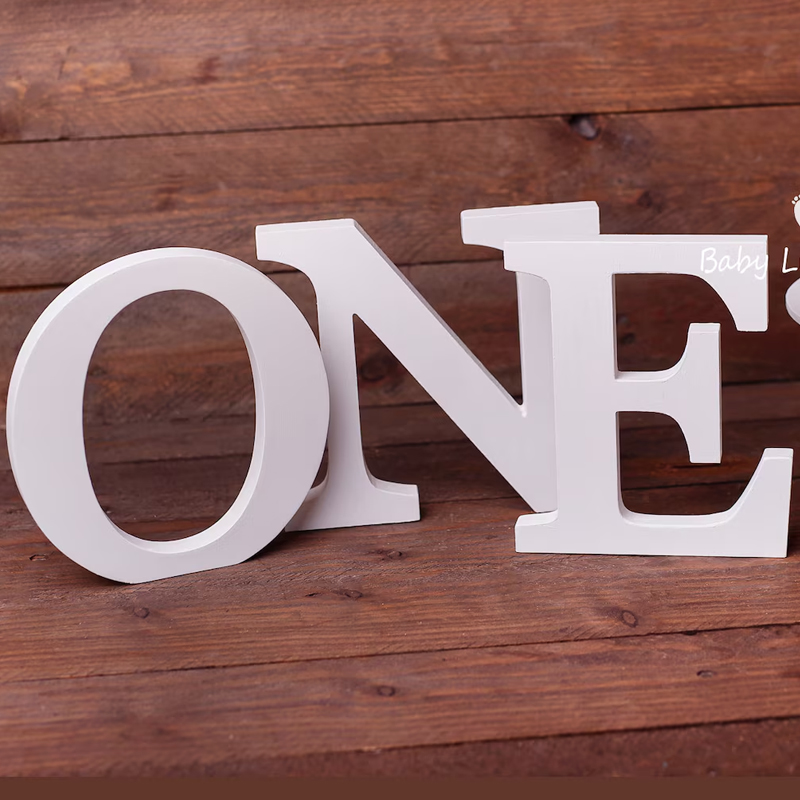カスタム木製文字「ONE」スタンド木製サイン、初めての誕生日 - Photography Prompt のレビューと価格