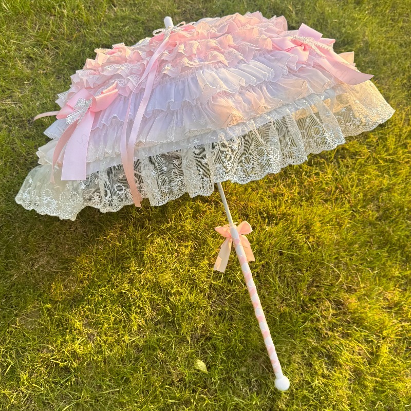 ピンクと白の蝶柄傘。手作りのレース装飾が施され、ティーパーテ - Photography Umbrella のレビューと価格
