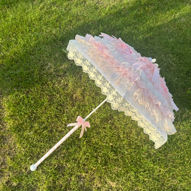 ピンクと白の蝶柄傘。手作りのレース装飾が施され、ティーパーテ - Photography Umbrella のレビューと価格